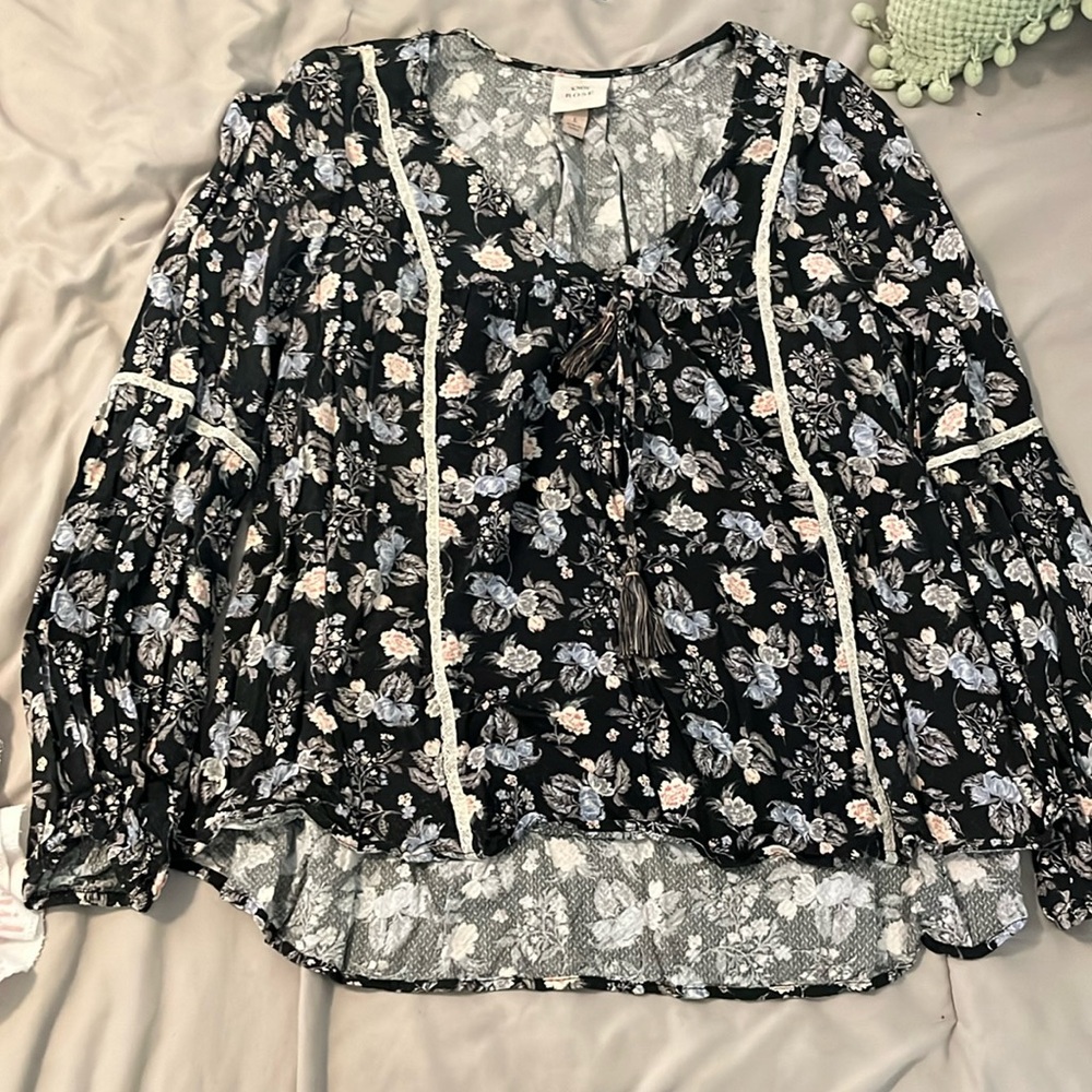 V neck floral top